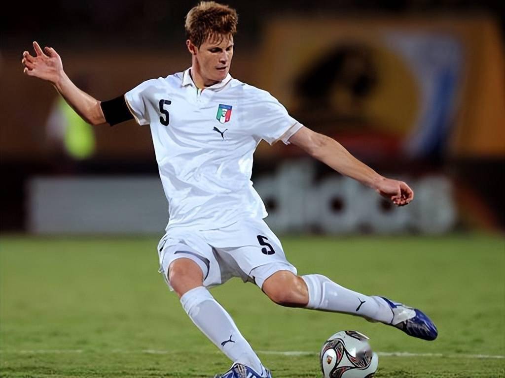 武汉三镇转会期防线松动,志在意大利杯名次提升,媒体盛赞,控场能力受关注 武汉三镇转会期防线松动,志在意大利杯名次提升,媒体盛赞,控场能力受关注